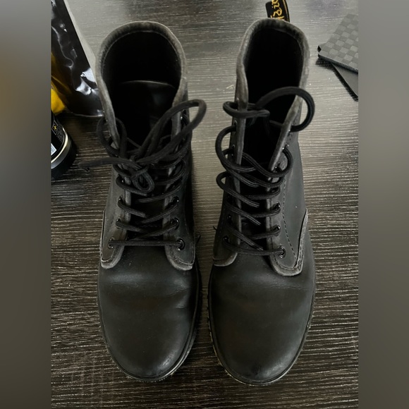 Dr.Martens Sheridan 8-Eye Boot-Black - Picture 1 of 6